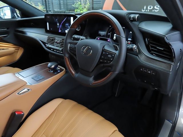 TOYOTA LEXUS LS500h 4WD 2025