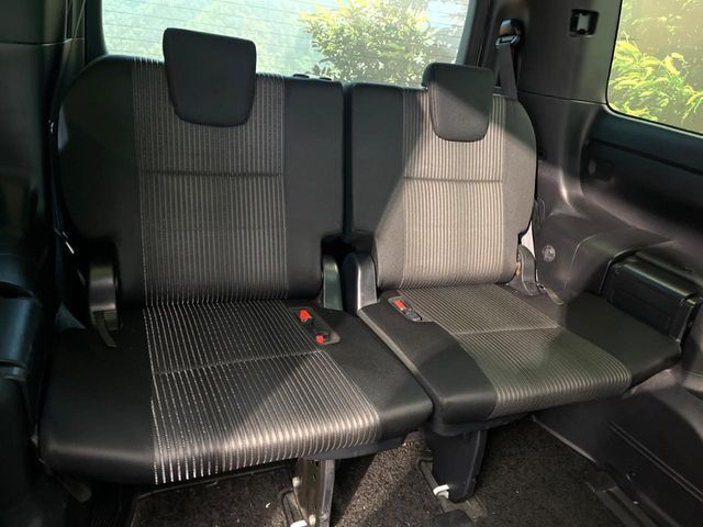 TOYOTA VOXY HYBRID 2019