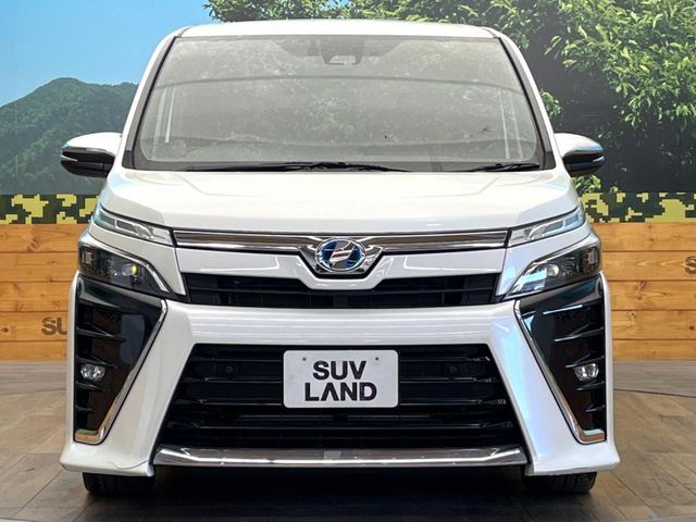 TOYOTA VOXY HYBRID 2019