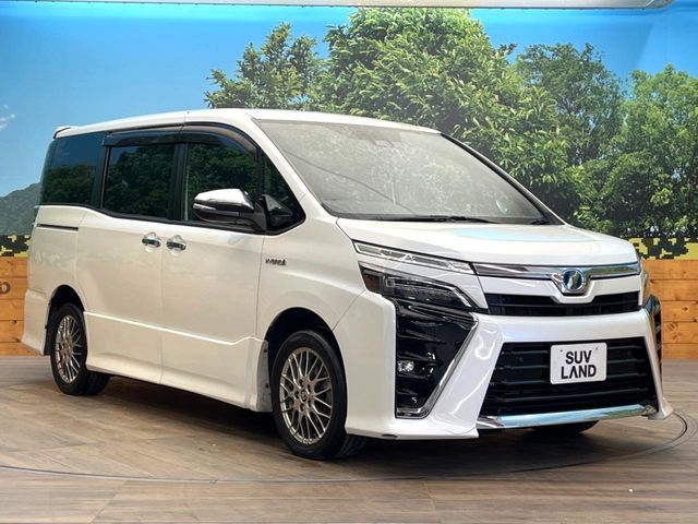 TOYOTA VOXY HYBRID 2019
