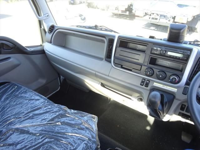 MITSUBISHI CANTER 2024