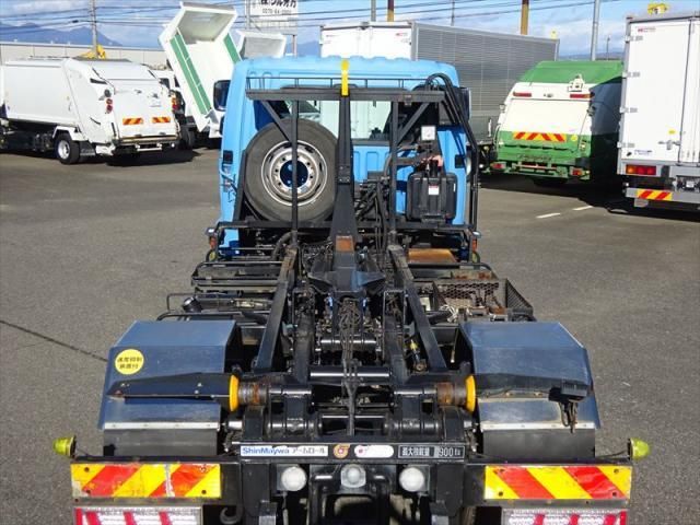 MITSUBISHI FUSOU FIGHTER 2016