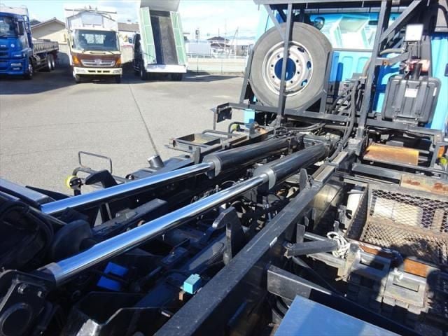 MITSUBISHI FUSOU FIGHTER 2016