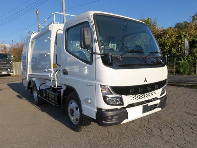 MITSUBISHI CANTER 2025