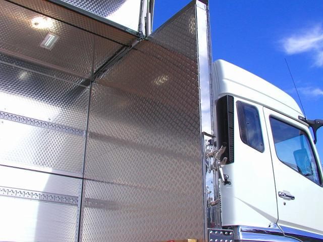 MITSUBISHI FUSOU SUPER GREAT 2025