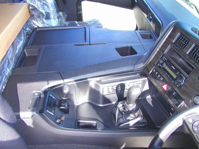 MITSUBISHI FUSOU SUPER GREAT 2025