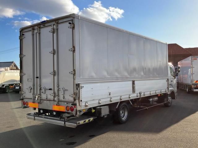 MITSUBISHI FUSOU FIGHTER 2011