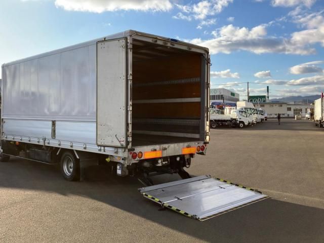 MITSUBISHI FUSOU FIGHTER 2011