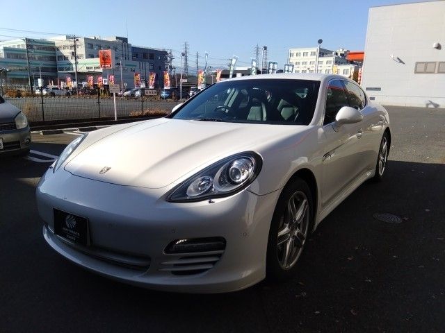 PORSCHE PORSCHE PANAMERA 2011