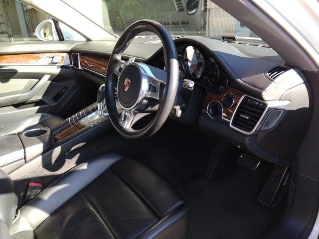 PORSCHE PORSCHE PANAMERA 2011