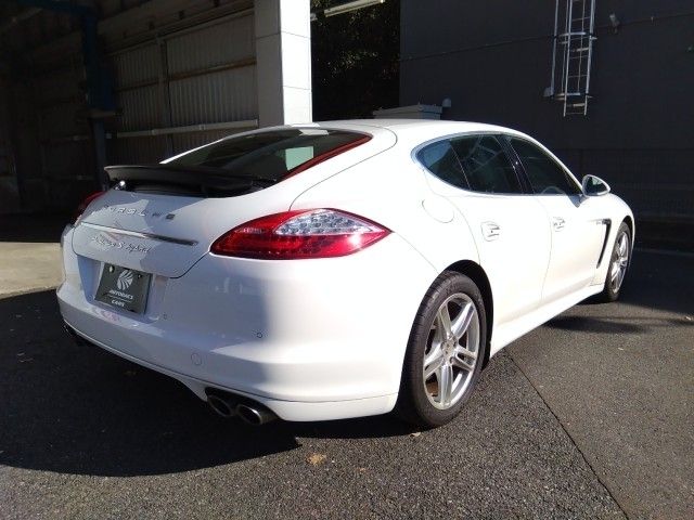 PORSCHE PORSCHE PANAMERA 2011
