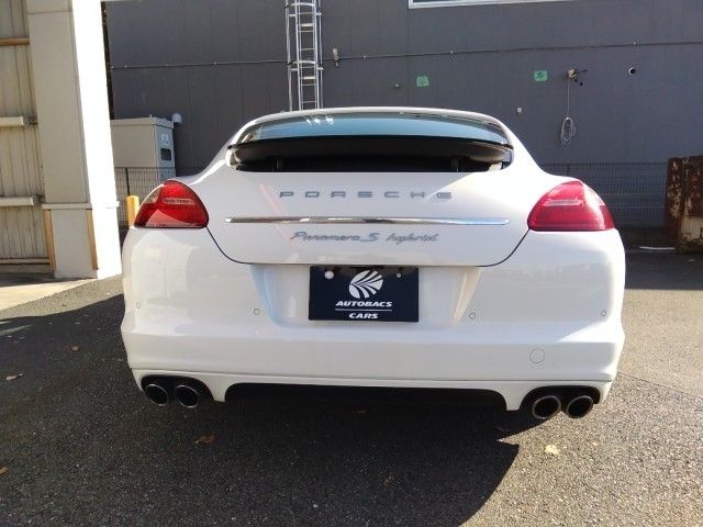 PORSCHE PORSCHE PANAMERA 2011