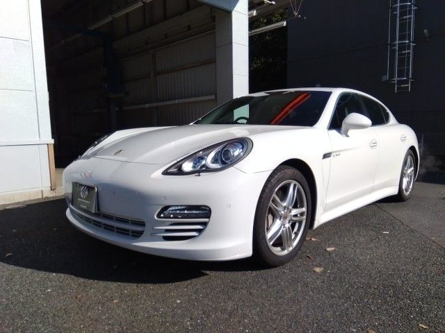 PORSCHE PORSCHE PANAMERA 2011