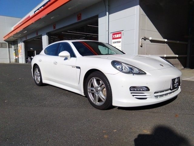 PORSCHE PORSCHE PANAMERA 2011