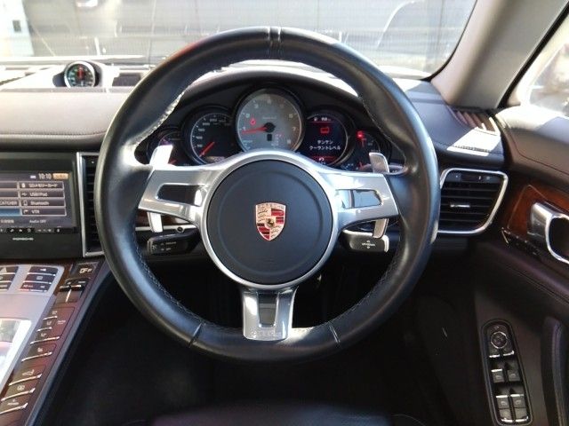 PORSCHE PORSCHE PANAMERA 2011