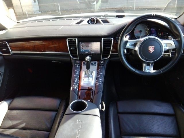 PORSCHE PORSCHE PANAMERA 2011