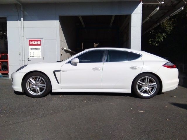 PORSCHE PORSCHE PANAMERA 2011