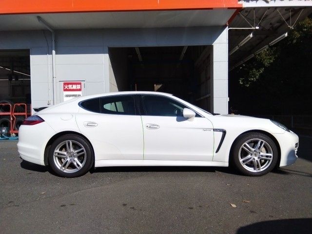 PORSCHE PORSCHE PANAMERA 2011