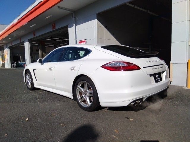PORSCHE PORSCHE PANAMERA 2011