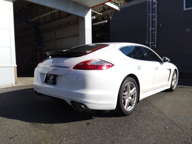 PORSCHE PORSCHE PANAMERA 2011