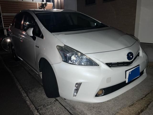 TOYOTA PRIUS Alpha 2014