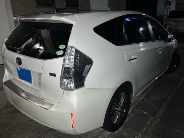 TOYOTA PRIUS Alpha 2014