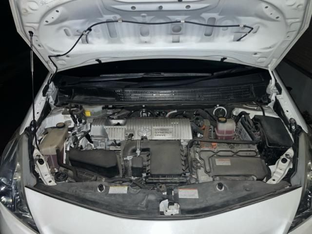 TOYOTA PRIUS Alpha 2014