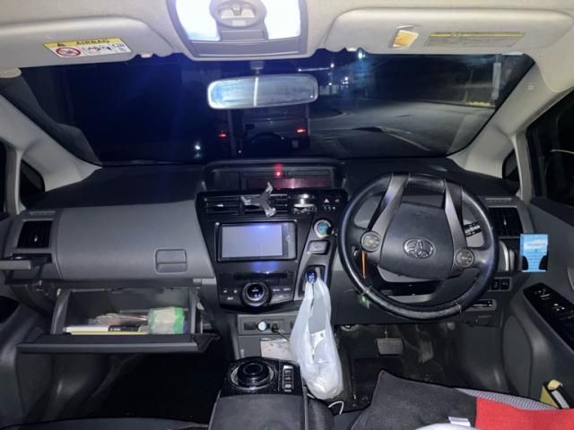 TOYOTA PRIUS Alpha 2014