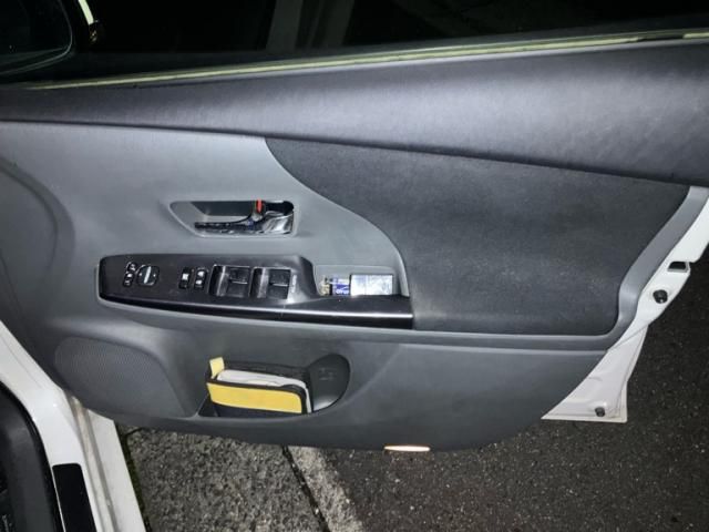 TOYOTA PRIUS Alpha 2014