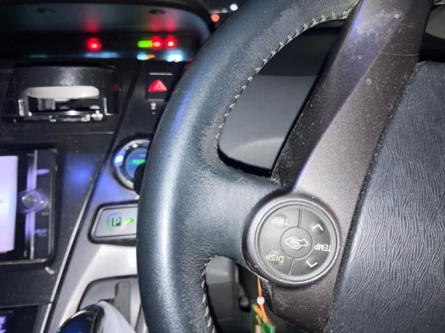 TOYOTA PRIUS Alpha 2014