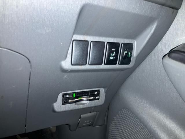 TOYOTA PRIUS Alpha 2014