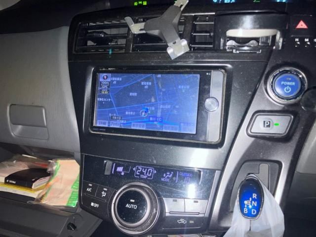 TOYOTA PRIUS Alpha 2014