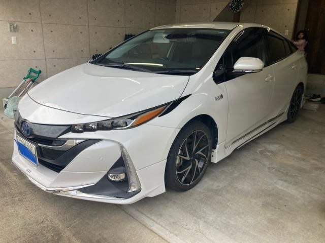TOYOTA PRIUS PHV 2021