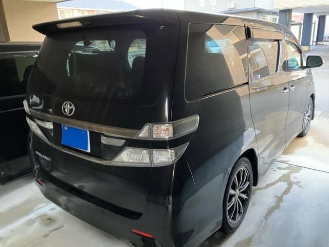 TOYOTA VELLFIRE 2013