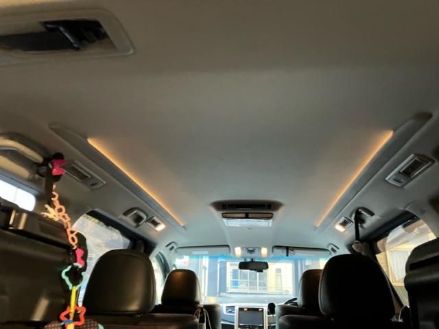 TOYOTA VELLFIRE 2013