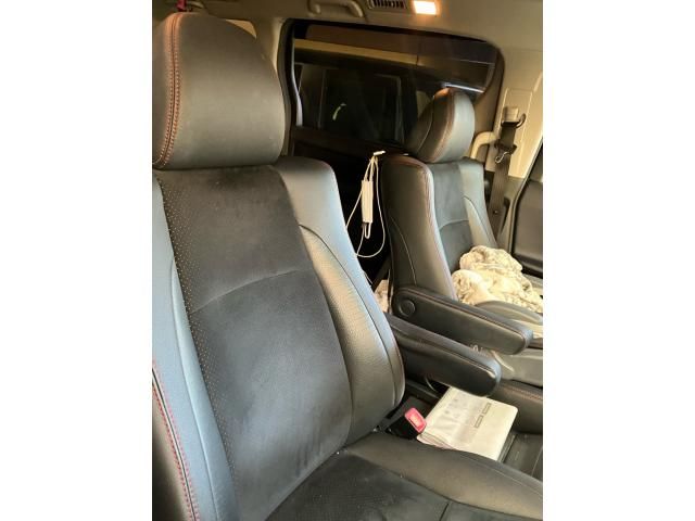 TOYOTA VELLFIRE 2013