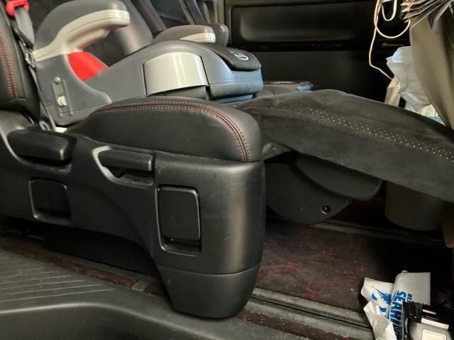 TOYOTA VELLFIRE 2013