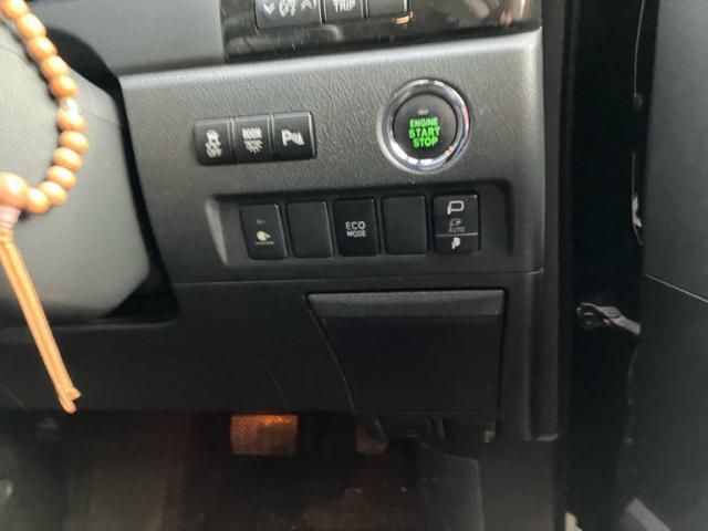 TOYOTA VELLFIRE 2013