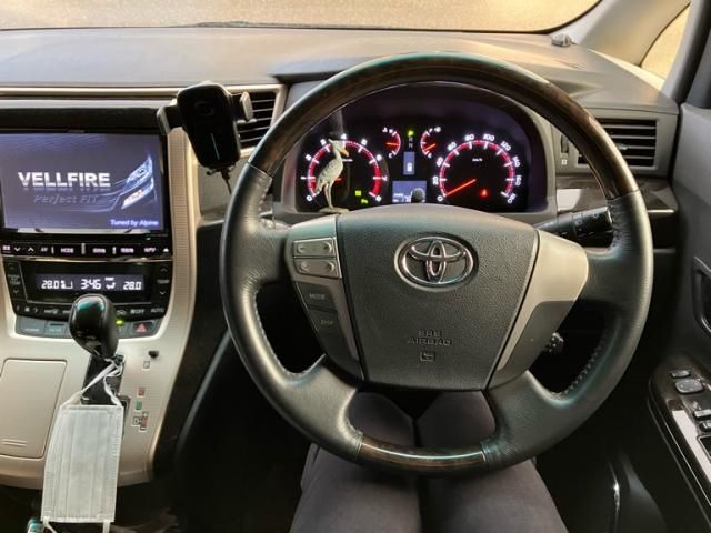 TOYOTA VELLFIRE 2013