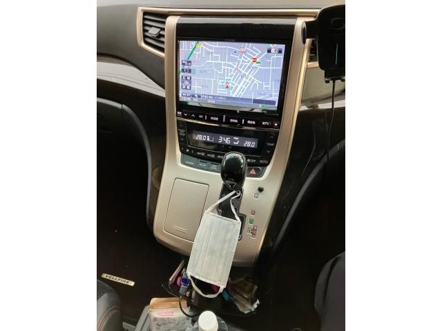 TOYOTA VELLFIRE 2013