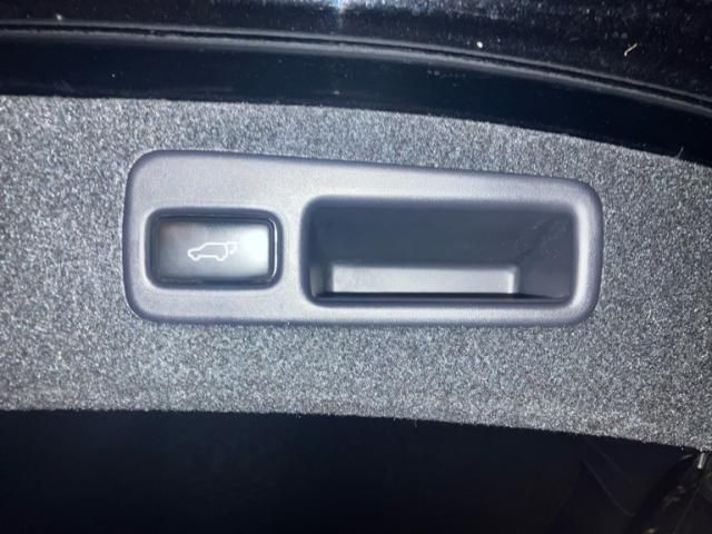 TOYOTA HARRIER 4WD 2018