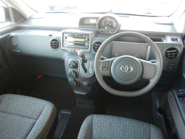 TOYOTA PORTE 2013