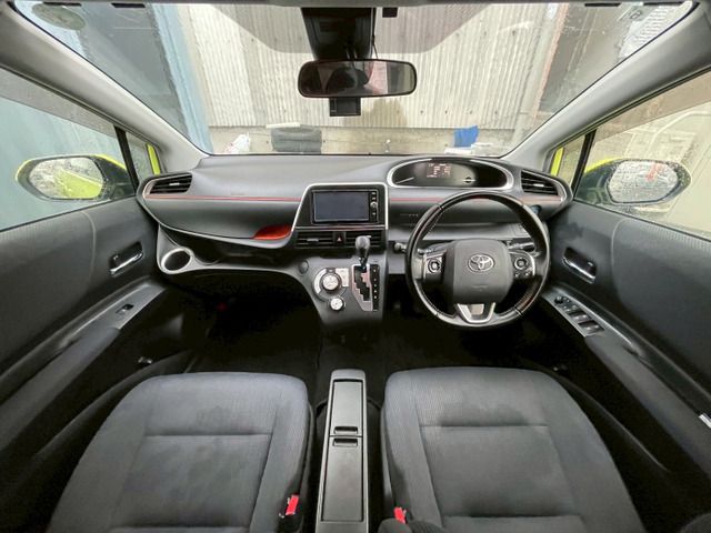 TOYOTA SIENTA HYBRID 2017