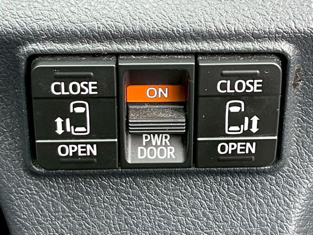 TOYOTA SIENTA HYBRID 2017