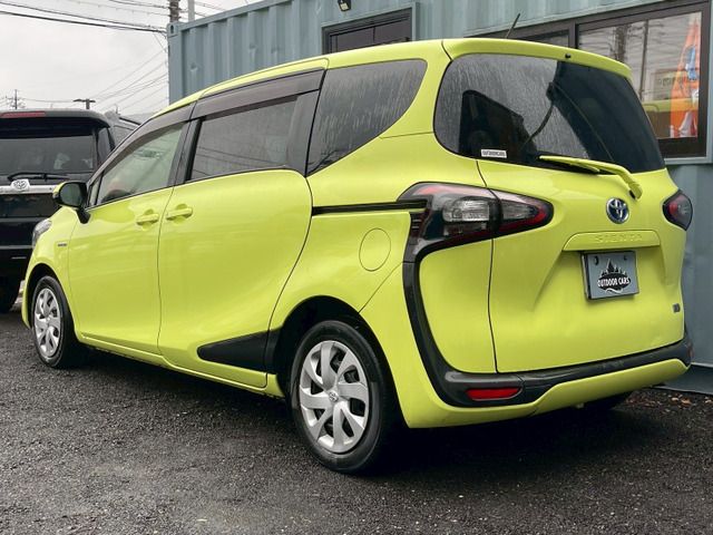 TOYOTA SIENTA HYBRID 2017