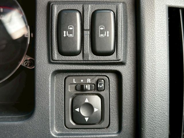 MITSUBISHI DELICA D:5 4WD 2007