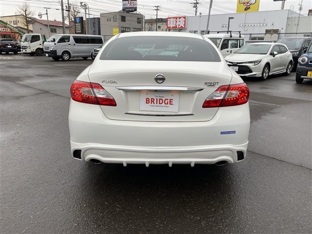 NISSAN FUGA 4WD 2011