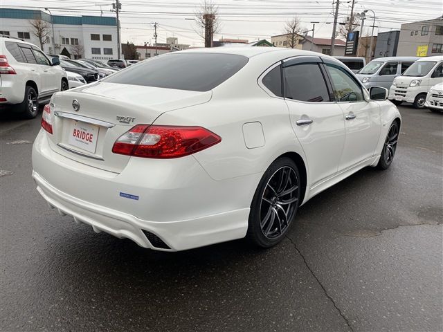 NISSAN FUGA 4WD 2011