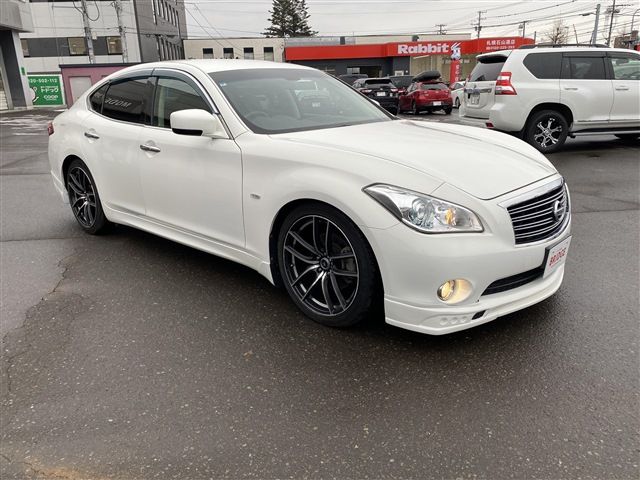 NISSAN FUGA 4WD 2011