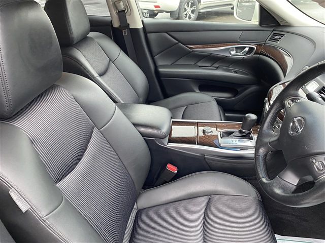 NISSAN FUGA 4WD 2011